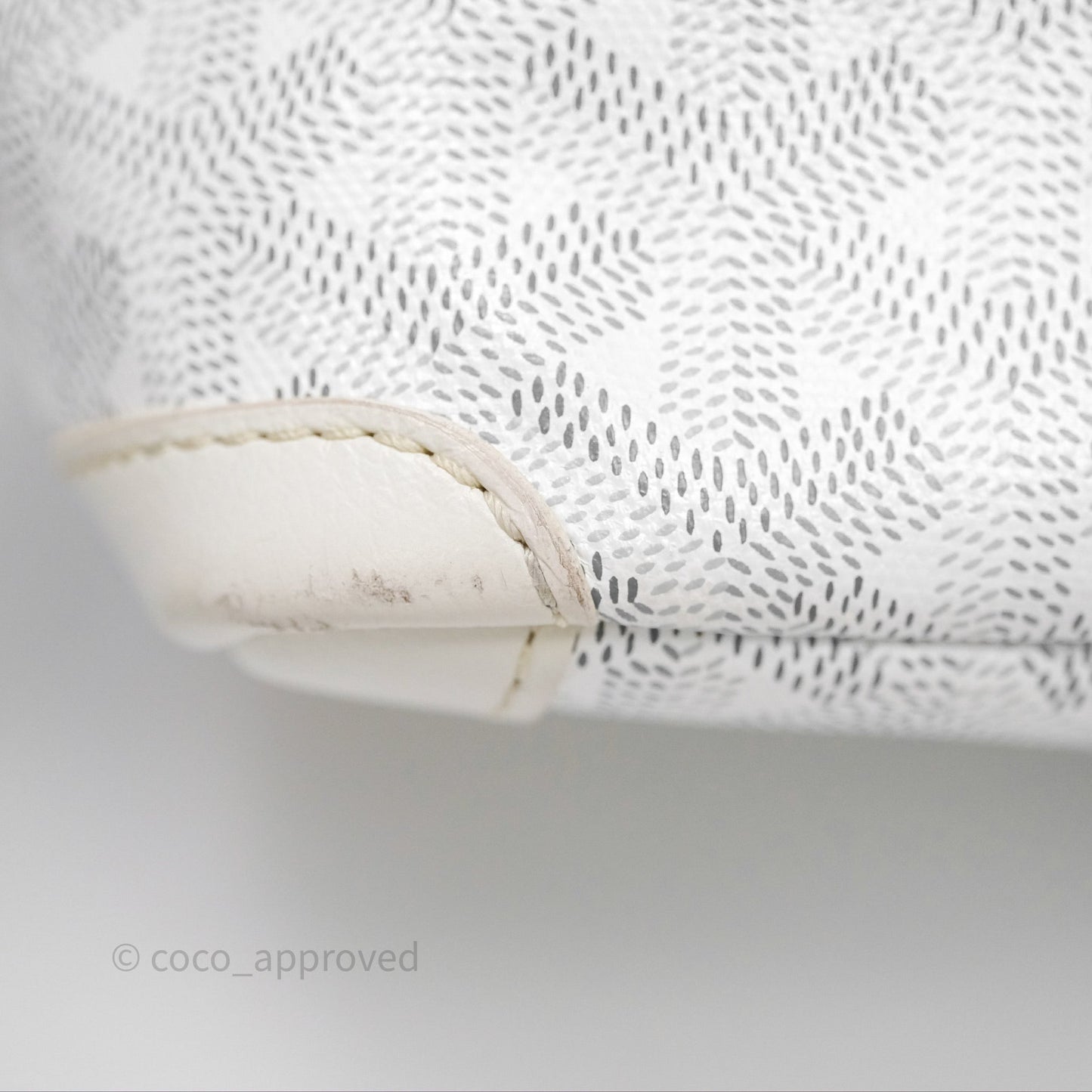 Goyard Artois Goyardine Canvas PM⁣⁣⁣⁣⁣⁣⁣⁣⁣⁣⁣⁣⁣⁣⁣⁣⁣⁣⁣⁣ White Canvas
