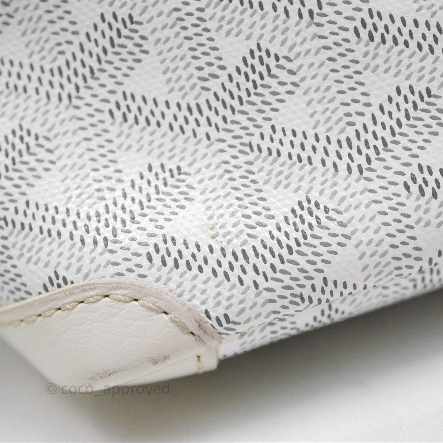 Goyard Artois Goyardine Canvas PM⁣⁣⁣⁣⁣⁣⁣⁣⁣⁣⁣⁣⁣⁣⁣⁣⁣⁣⁣⁣ White Canvas
