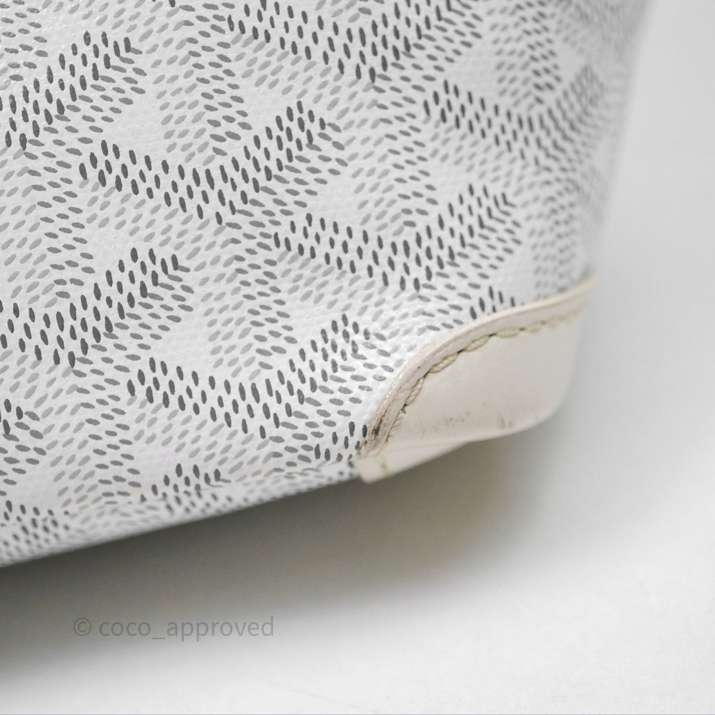 Goyard Artois Goyardine Canvas PM⁣⁣⁣⁣⁣⁣⁣⁣⁣⁣⁣⁣⁣⁣⁣⁣⁣⁣⁣⁣ White Canvas