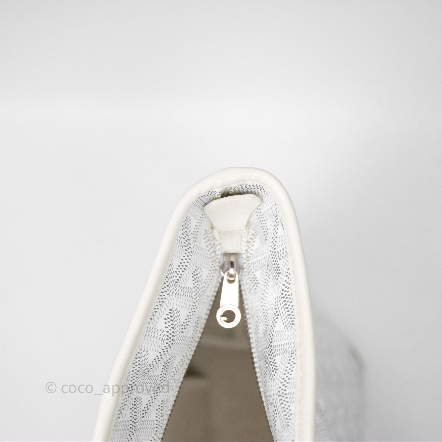 Goyard Artois Goyardine Canvas PM⁣⁣⁣⁣⁣⁣⁣⁣⁣⁣⁣⁣⁣⁣⁣⁣⁣⁣⁣⁣ White Canvas