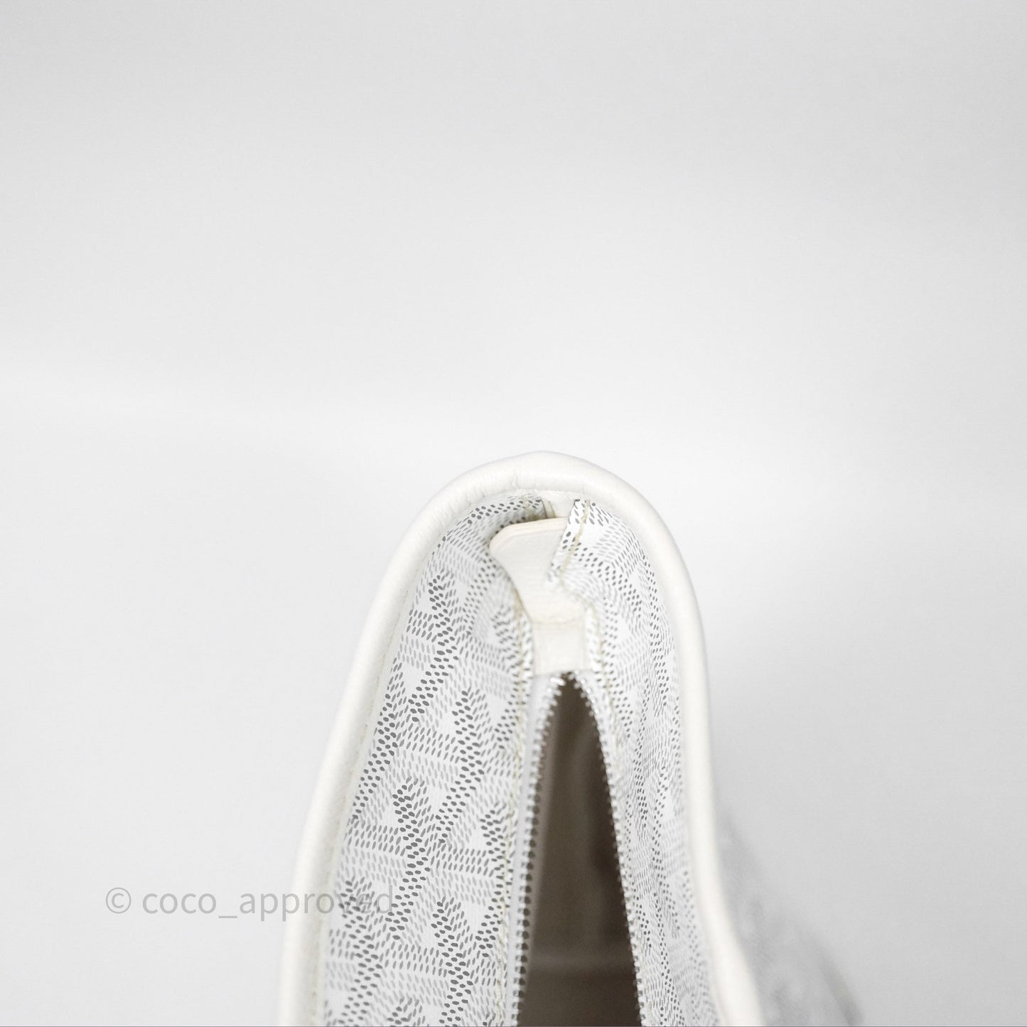 Goyard Artois Goyardine Canvas PM⁣⁣⁣⁣⁣⁣⁣⁣⁣⁣⁣⁣⁣⁣⁣⁣⁣⁣⁣⁣ White Canvas