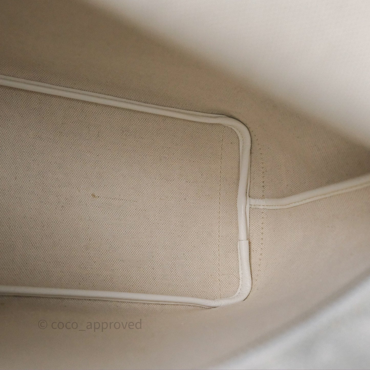Goyard Artois Goyardine Canvas PM⁣⁣⁣⁣⁣⁣⁣⁣⁣⁣⁣⁣⁣⁣⁣⁣⁣⁣⁣⁣ White Canvas