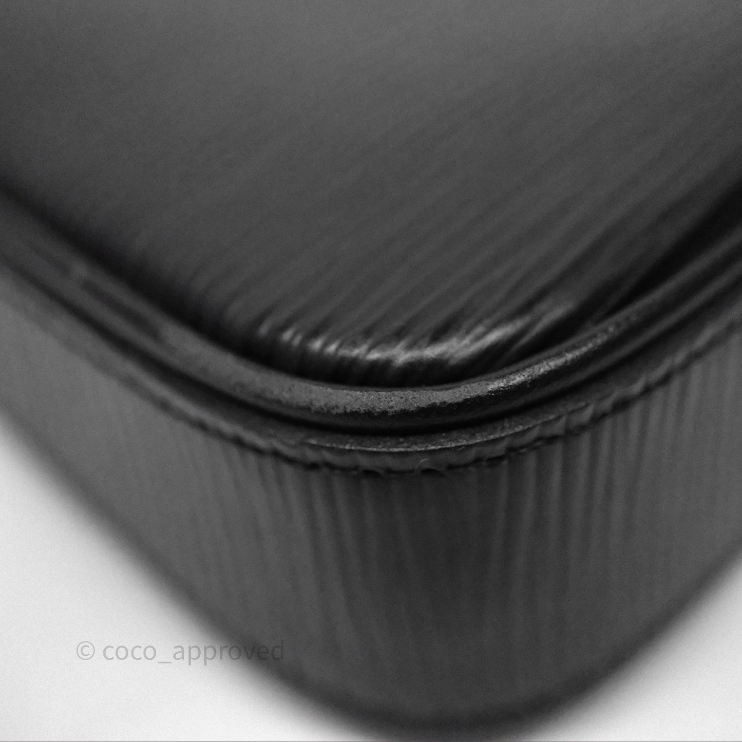 Louis Vuitton Epi Easy Pouch On Strap Black