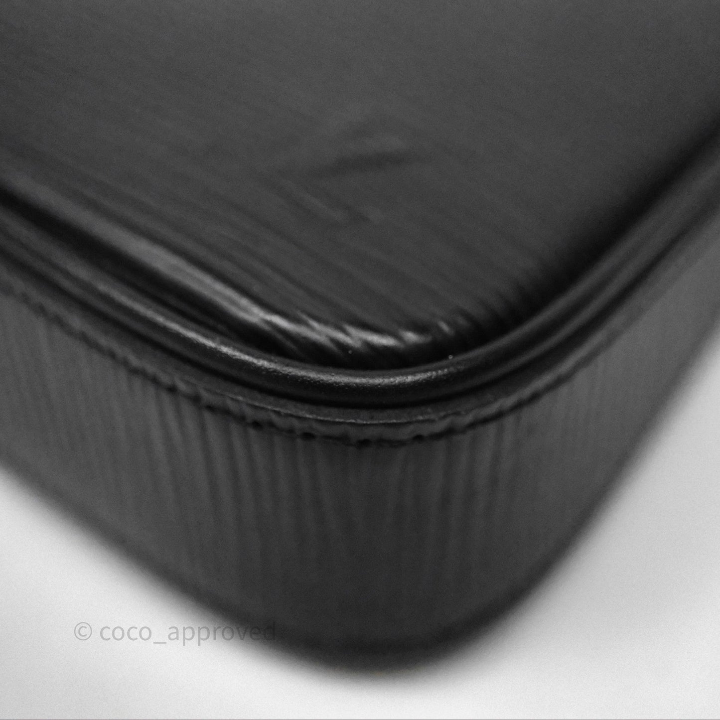 Louis Vuitton Epi Easy Pouch On Strap Black