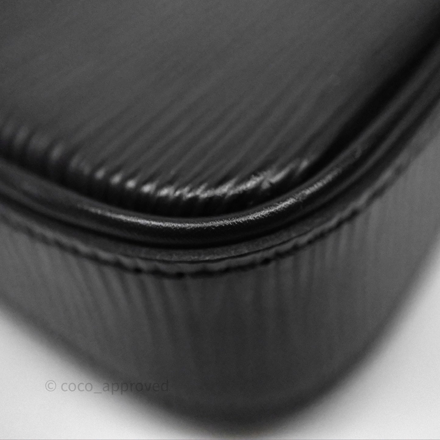 Louis Vuitton Epi Easy Pouch On Strap Black