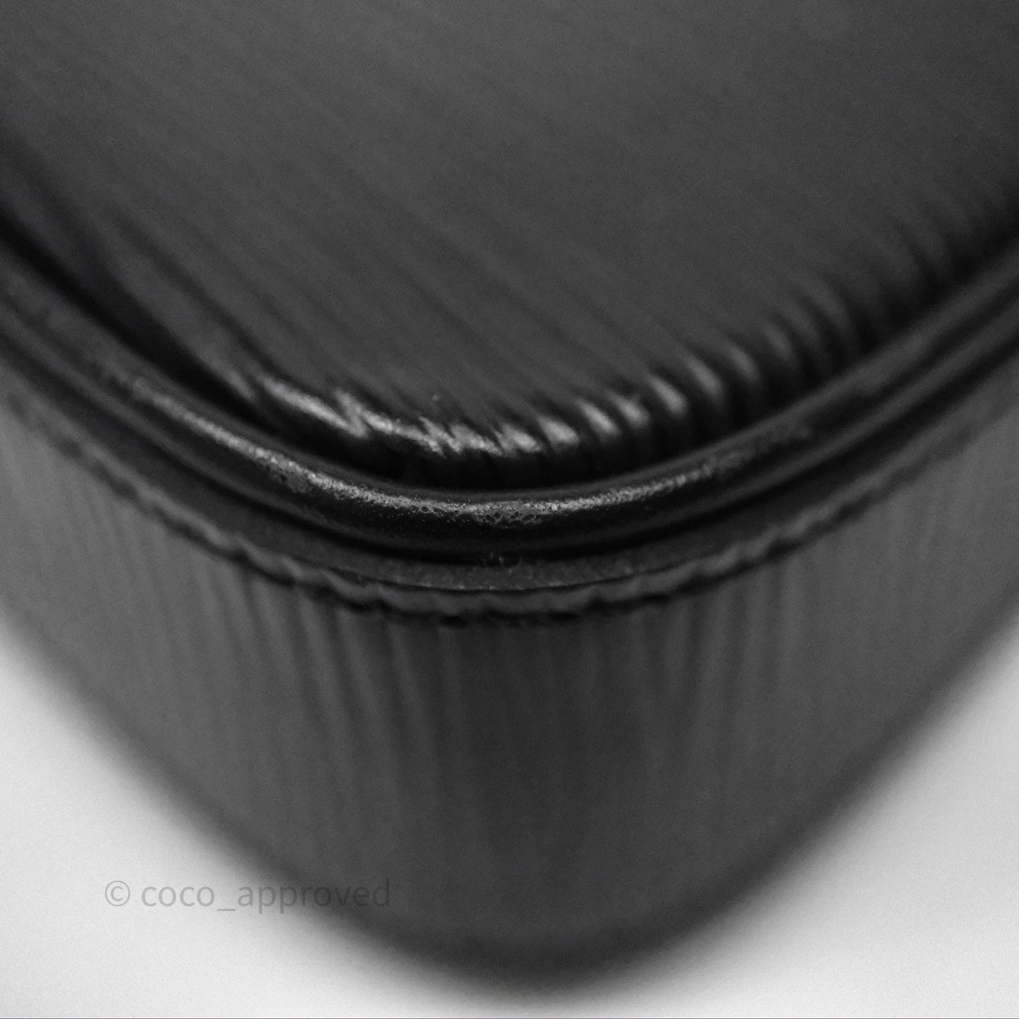 Louis Vuitton Epi Easy Pouch On Strap Black