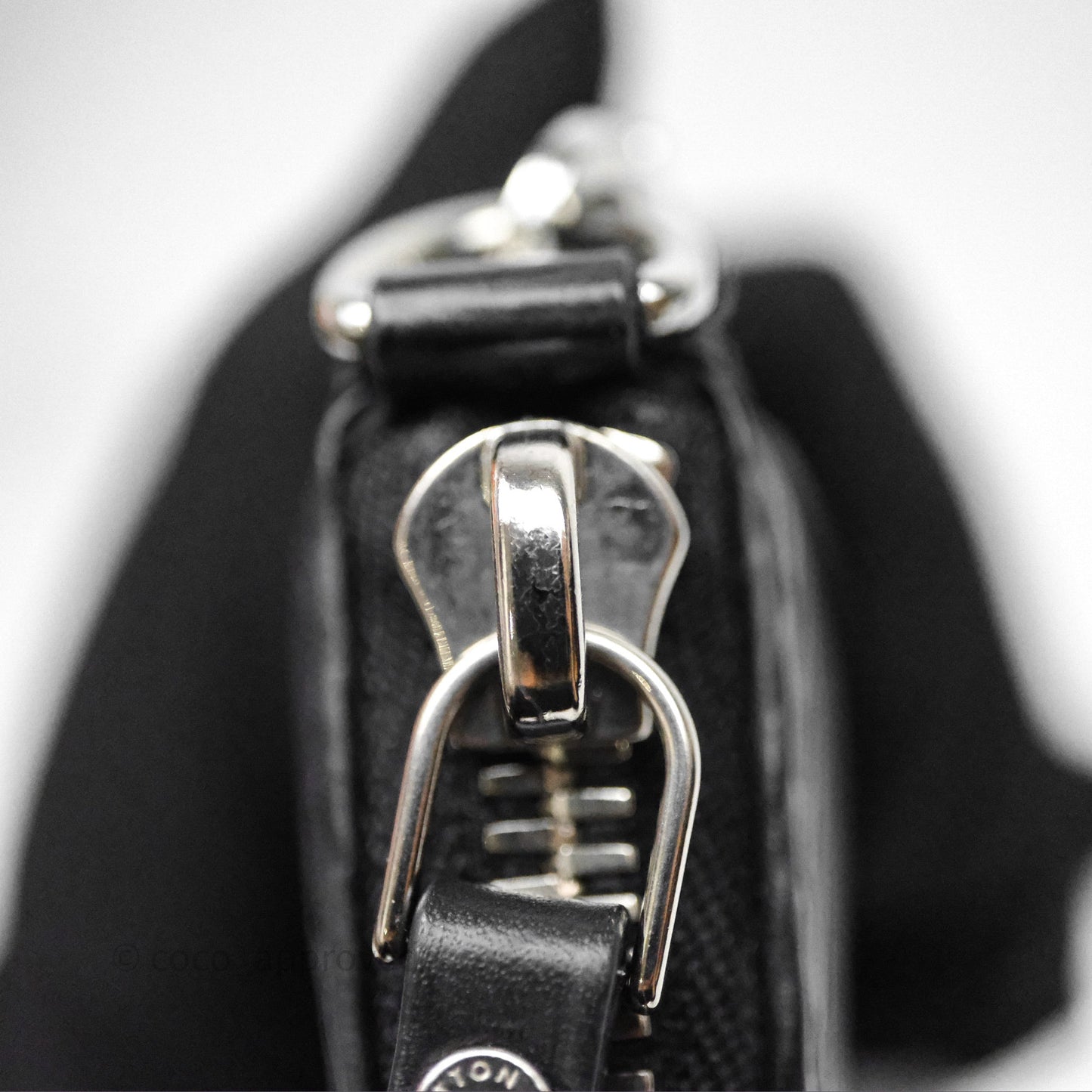Louis Vuitton Epi Easy Pouch On Strap Black