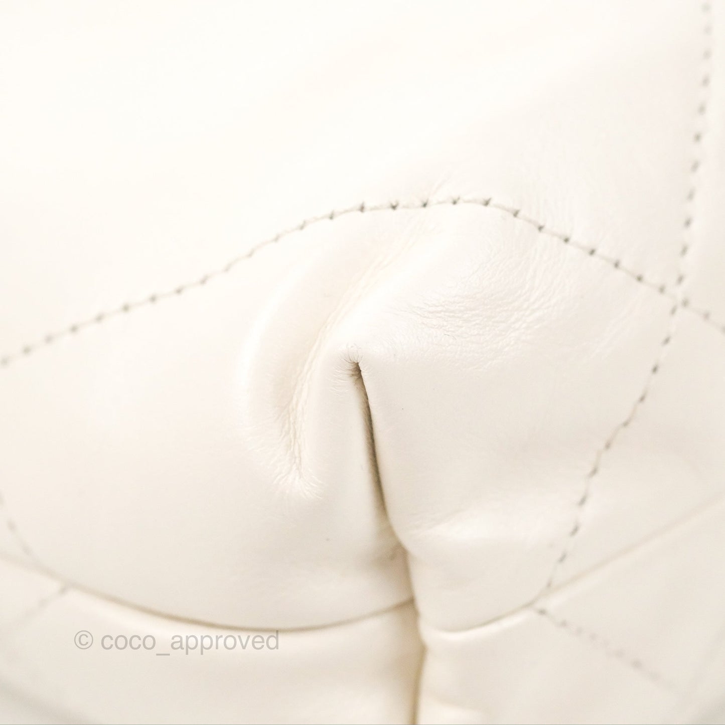 Chanel 22 Mini Bag White Shiny Crumpled Calfskin