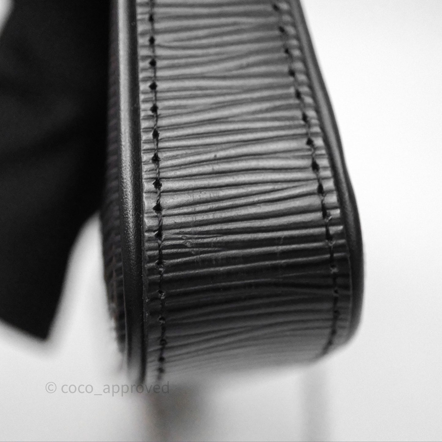 Louis Vuitton Epi Easy Pouch On Strap Black