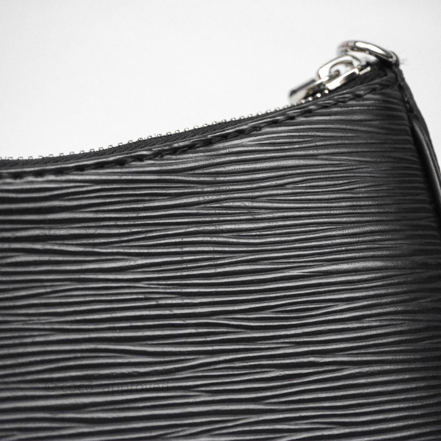Louis Vuitton Epi Easy Pouch On Strap Black
