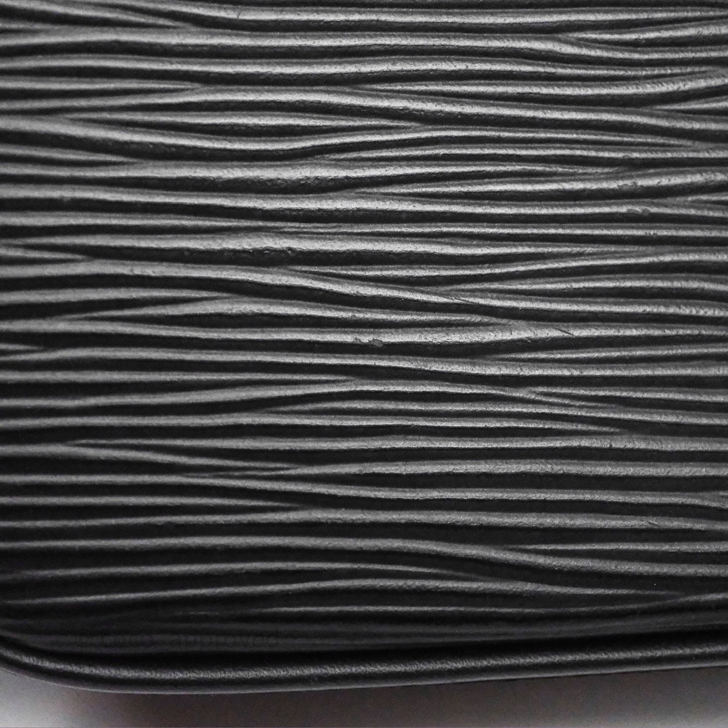 Louis Vuitton Epi Easy Pouch On Strap Black
