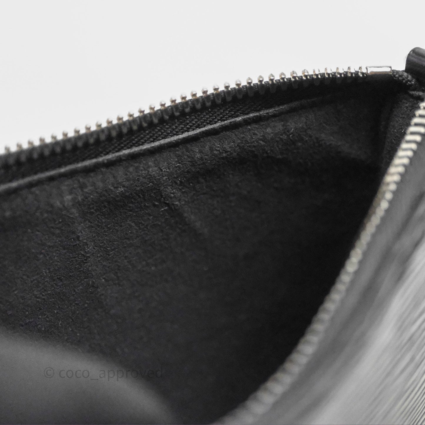 Louis Vuitton Epi Easy Pouch On Strap Black