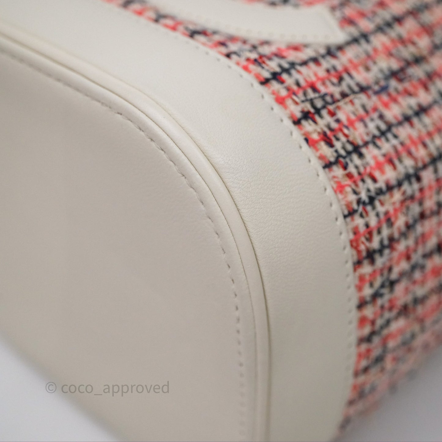 Chanel Round Vanity Clutch With Chain White Tweed Gold Hardware