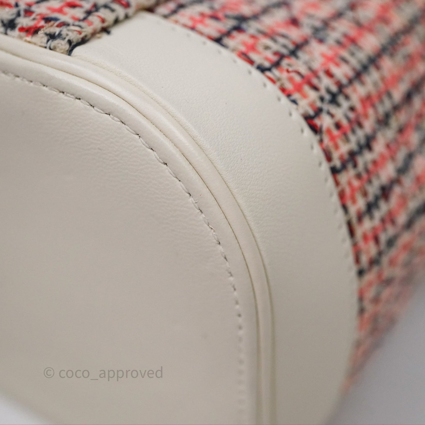 Chanel Round Vanity Clutch With Chain White Tweed Gold Hardware