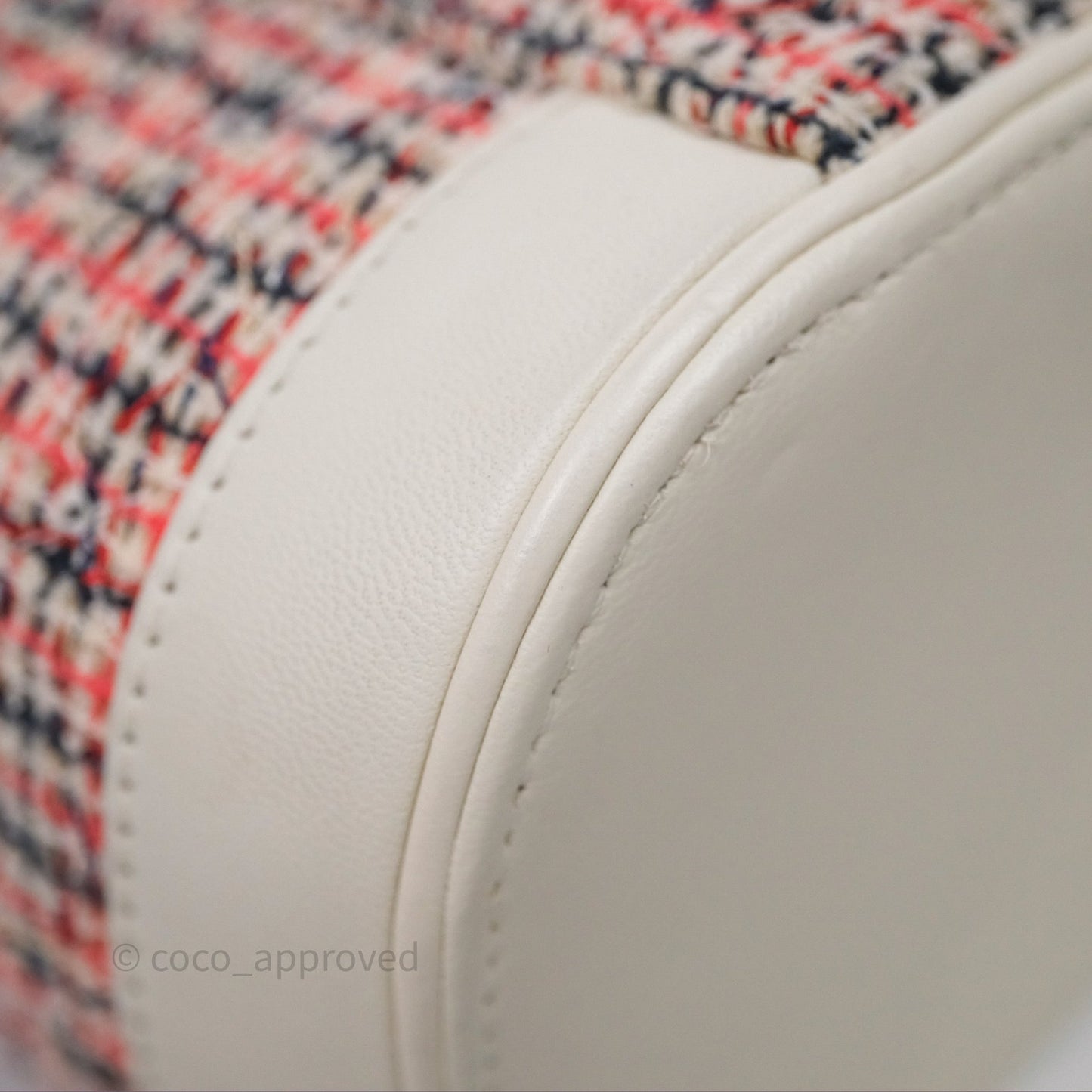 Chanel Round Vanity Clutch With Chain White Tweed Gold Hardware