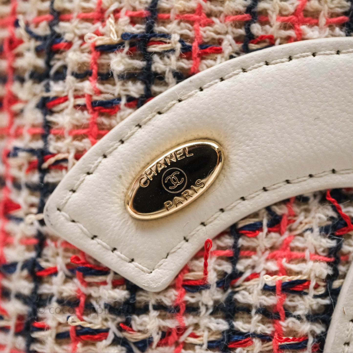 Chanel Round Vanity Clutch With Chain White Tweed Gold Hardware