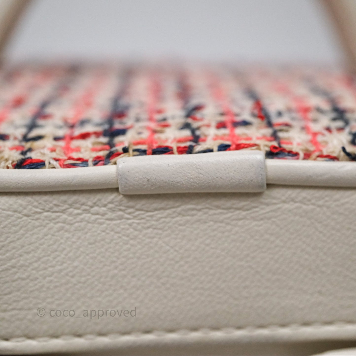 Chanel Round Vanity Clutch With Chain White Tweed Gold Hardware