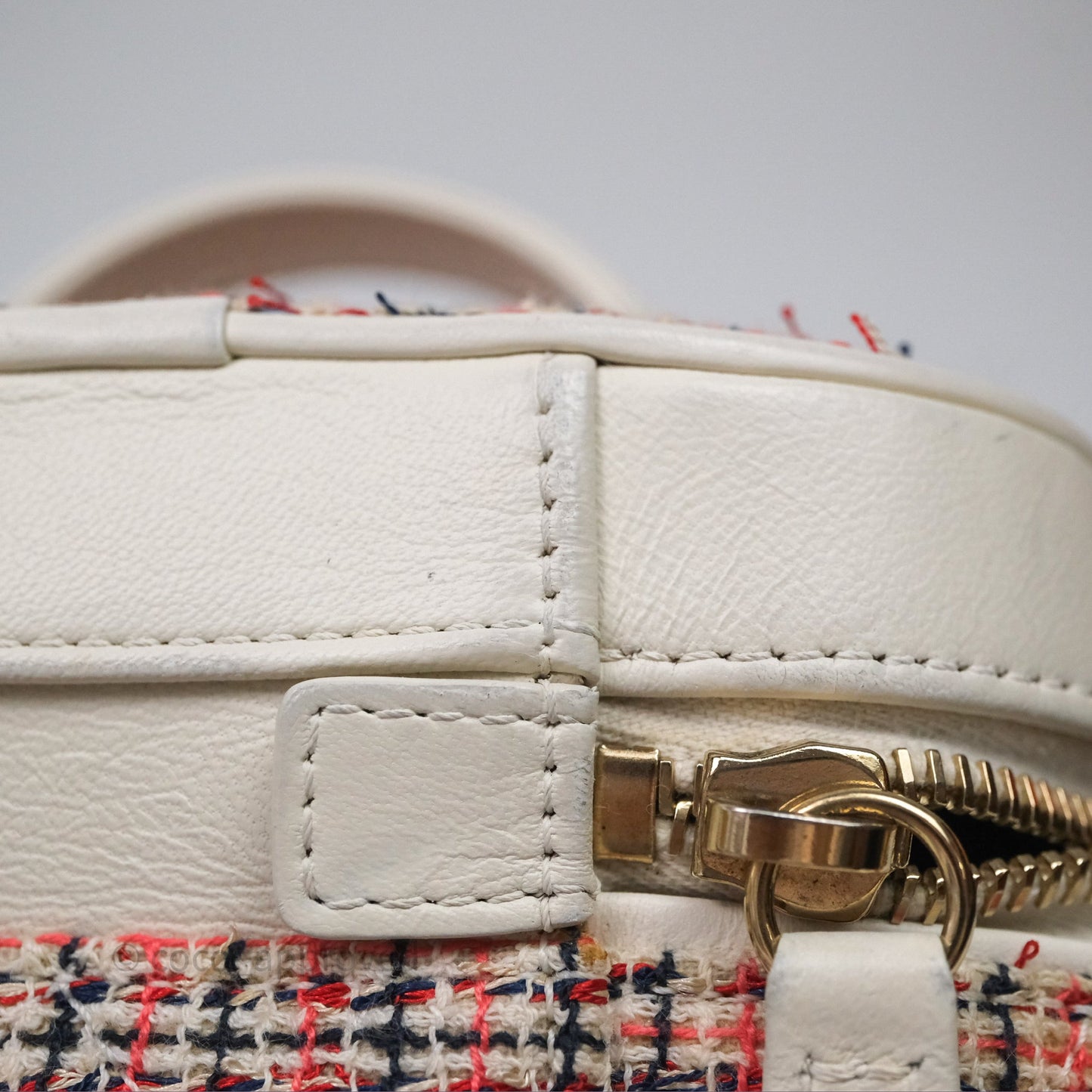 Chanel Round Vanity Clutch With Chain White Tweed Gold Hardware