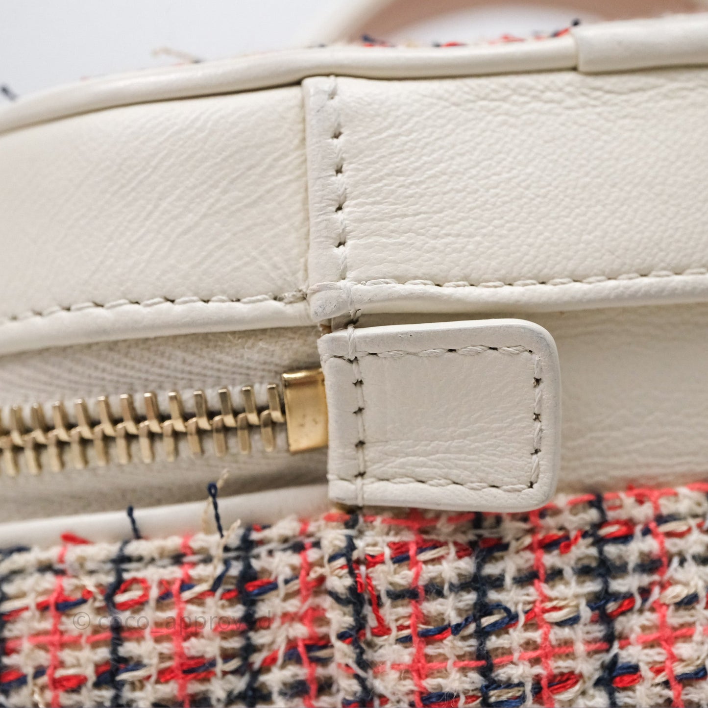 Chanel Round Vanity Clutch With Chain White Tweed Gold Hardware