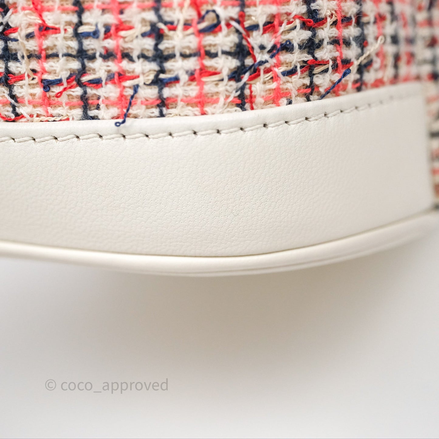 Chanel Round Vanity Clutch With Chain White Tweed Gold Hardware