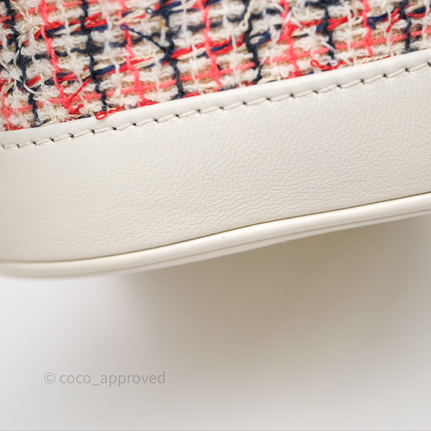 Chanel Round Vanity Clutch With Chain White Tweed Gold Hardware