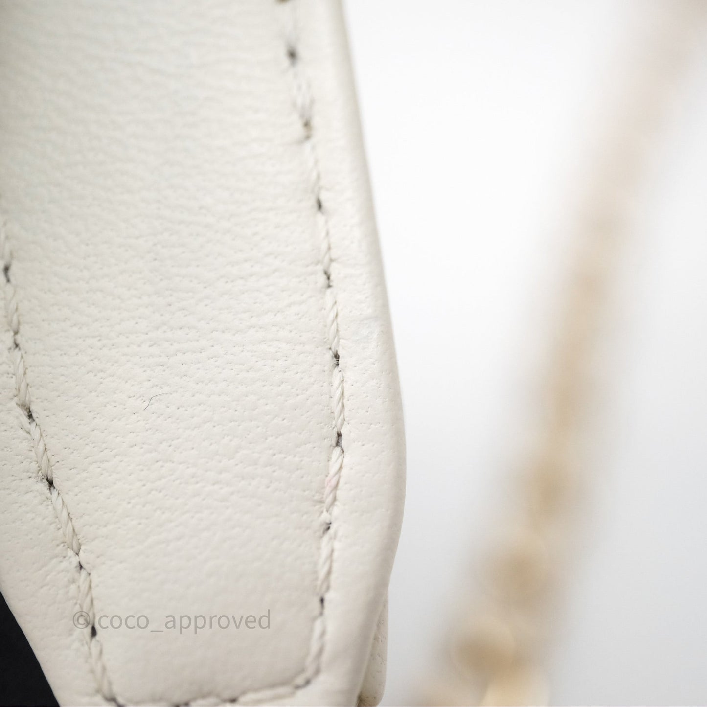 Chanel Round Vanity Clutch With Chain White Tweed Gold Hardware