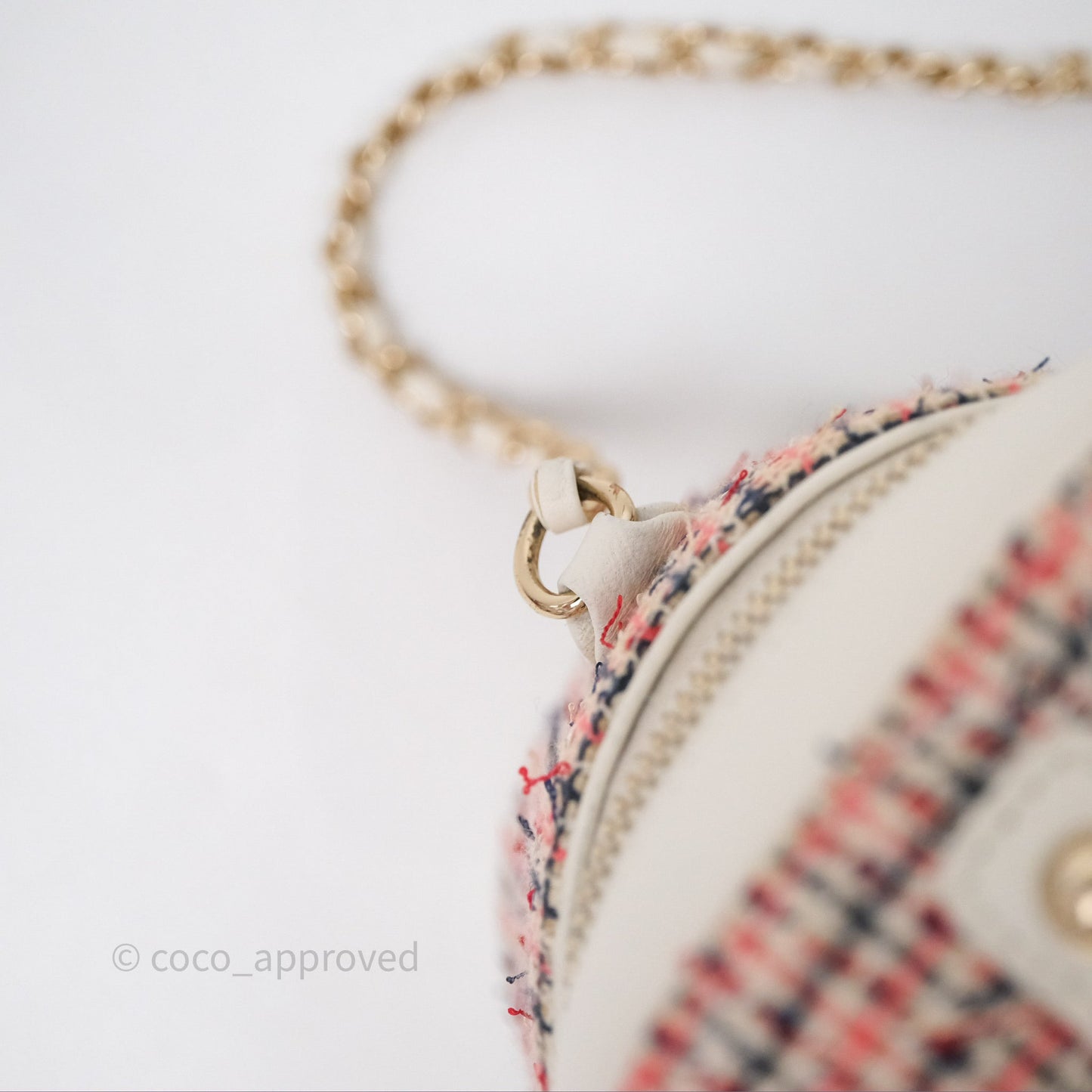 Chanel Round Vanity Clutch With Chain White Tweed Gold Hardware