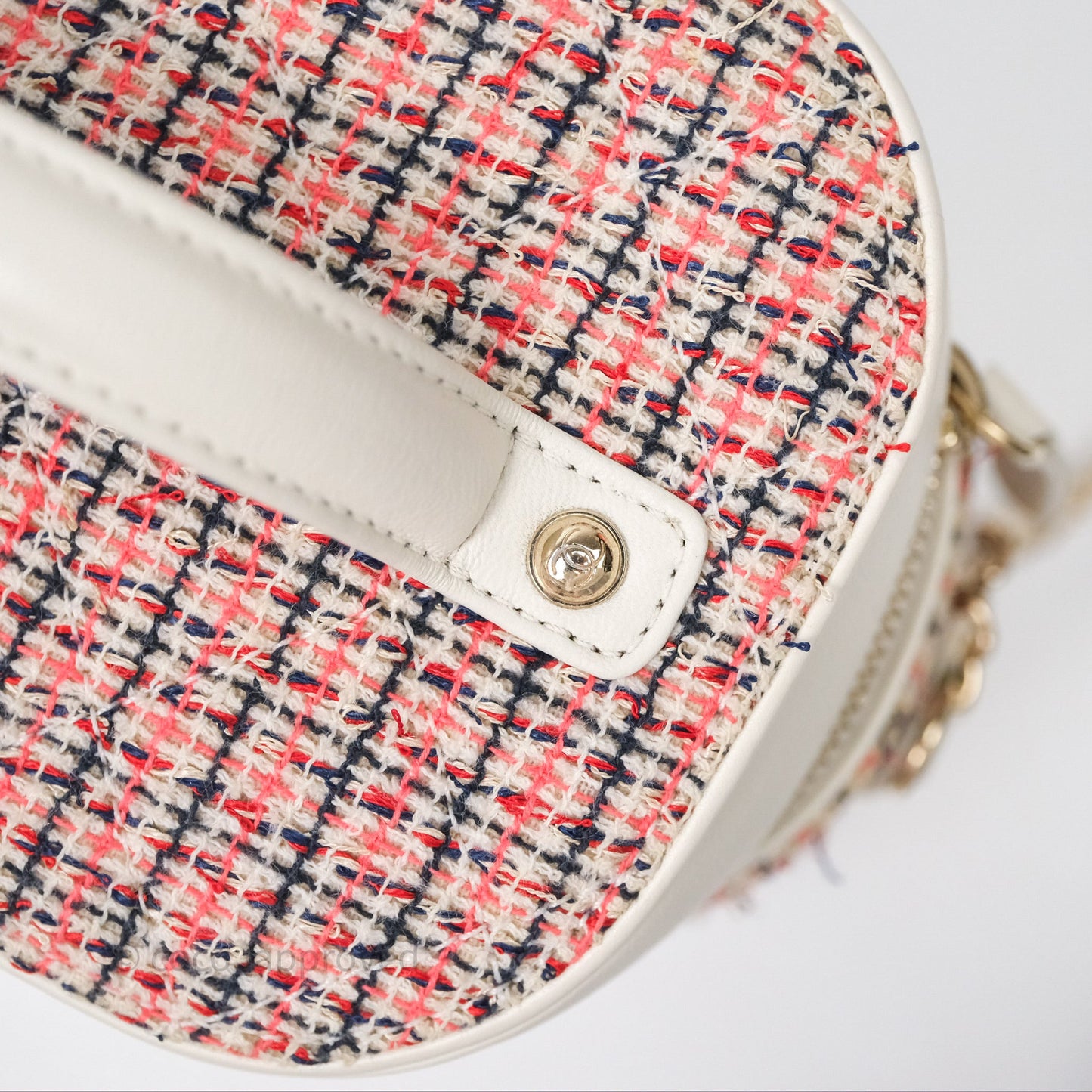 Chanel Round Vanity Clutch With Chain White Tweed Gold Hardware