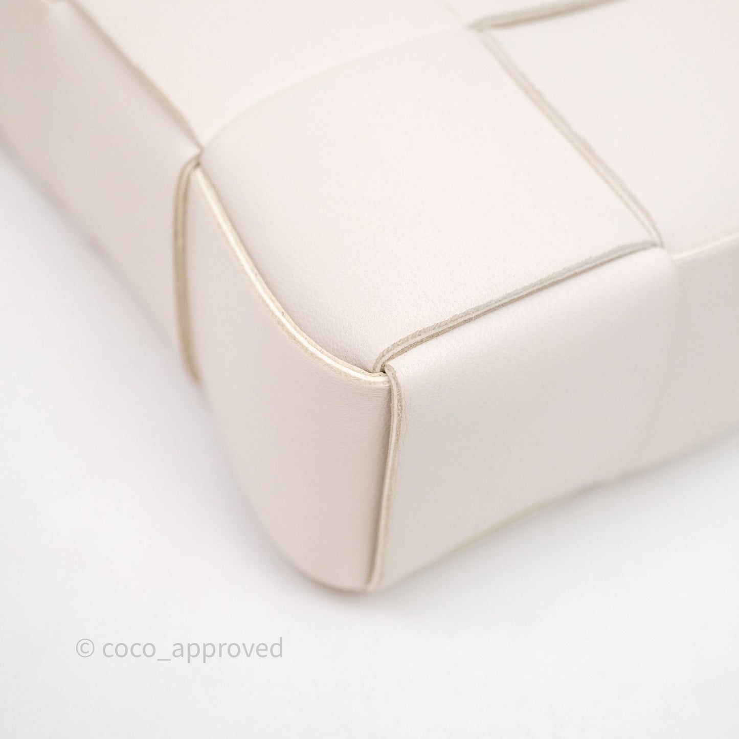 Bottega Veneta Shoulder Bag White Intrecciato Lambskin