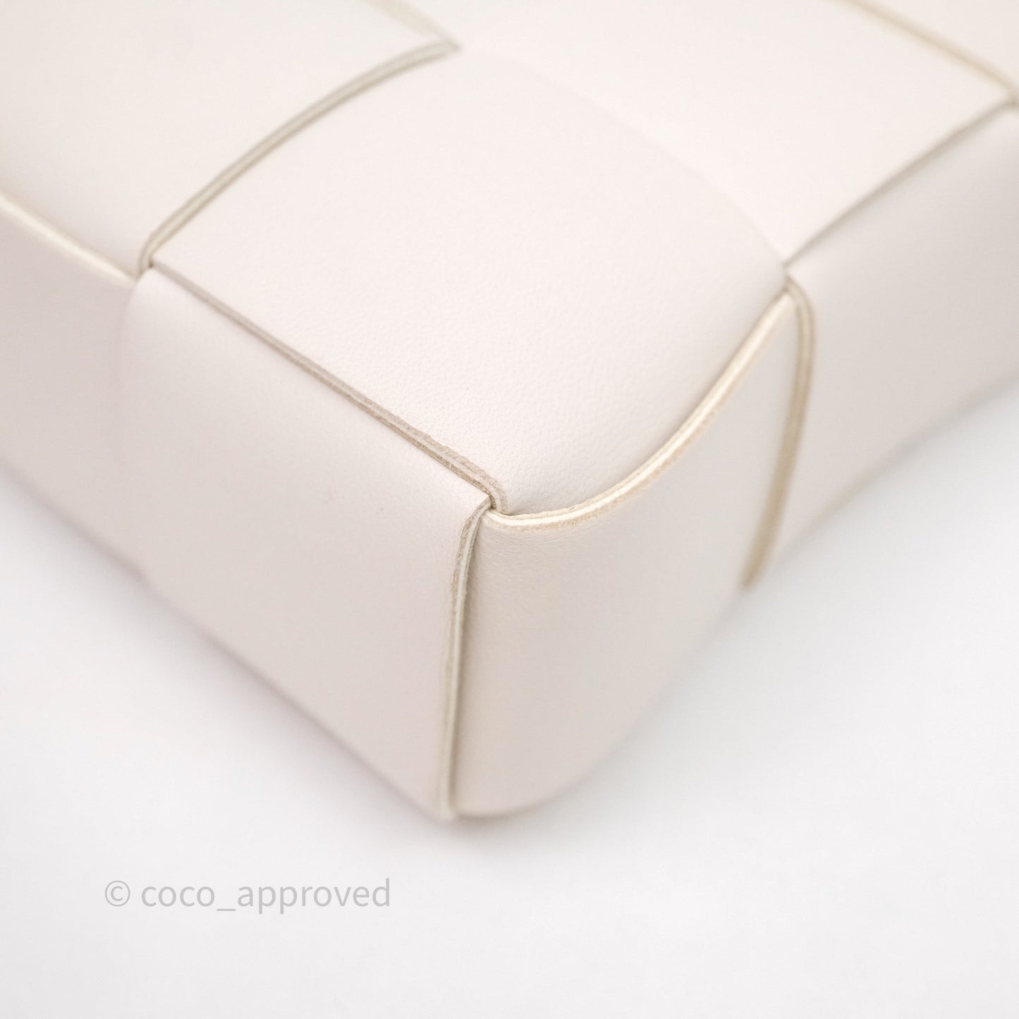 Bottega Veneta Shoulder Bag White Intrecciato Lambskin