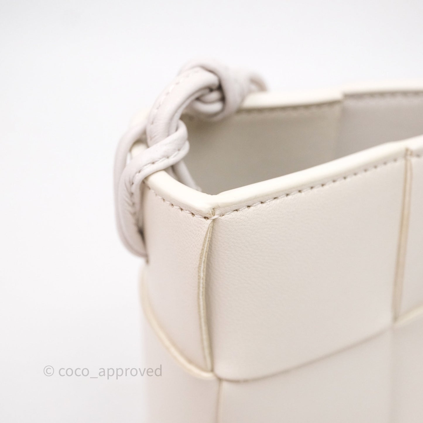 Bottega Veneta Shoulder Bag White Intrecciato Lambskin