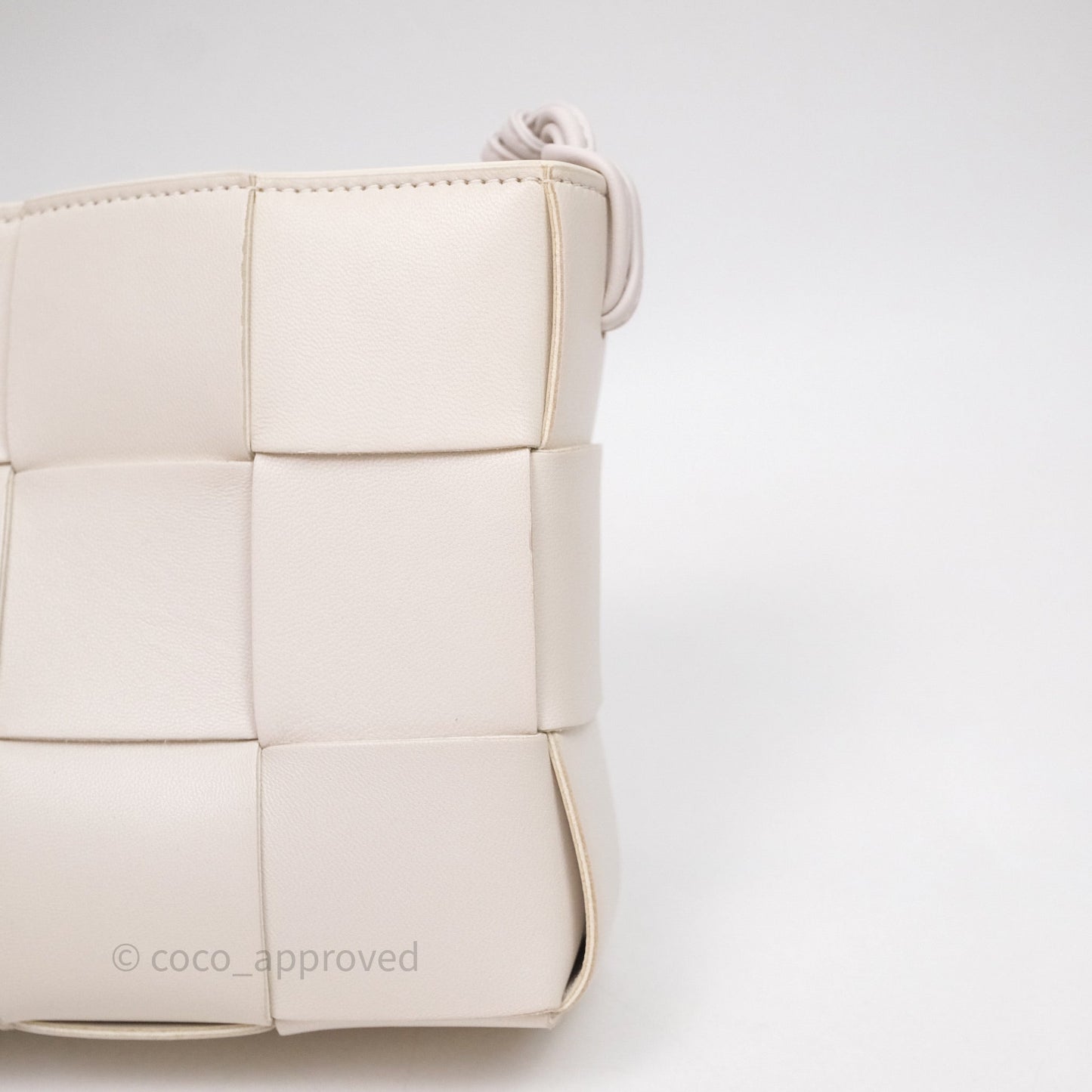 Bottega Veneta Shoulder Bag White Intrecciato Lambskin