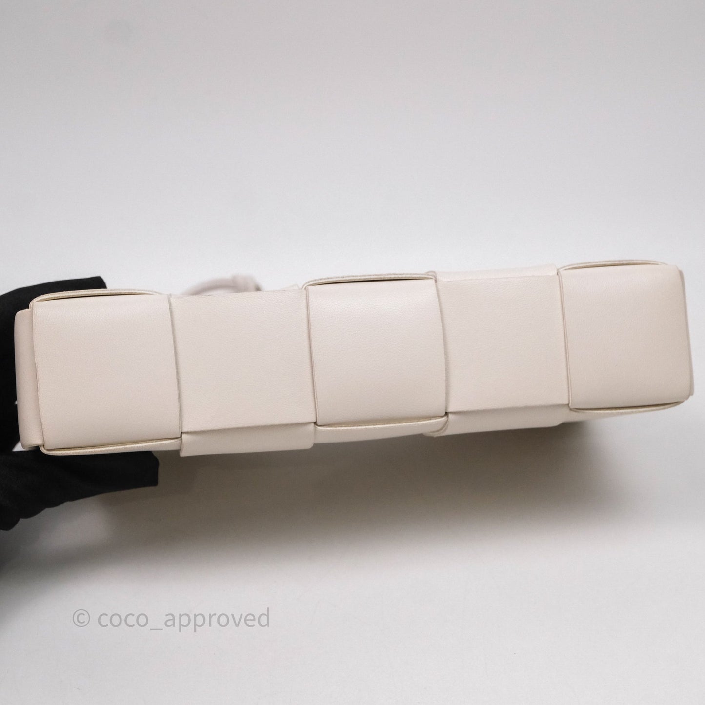 Bottega Veneta Shoulder Bag White Intrecciato Lambskin
