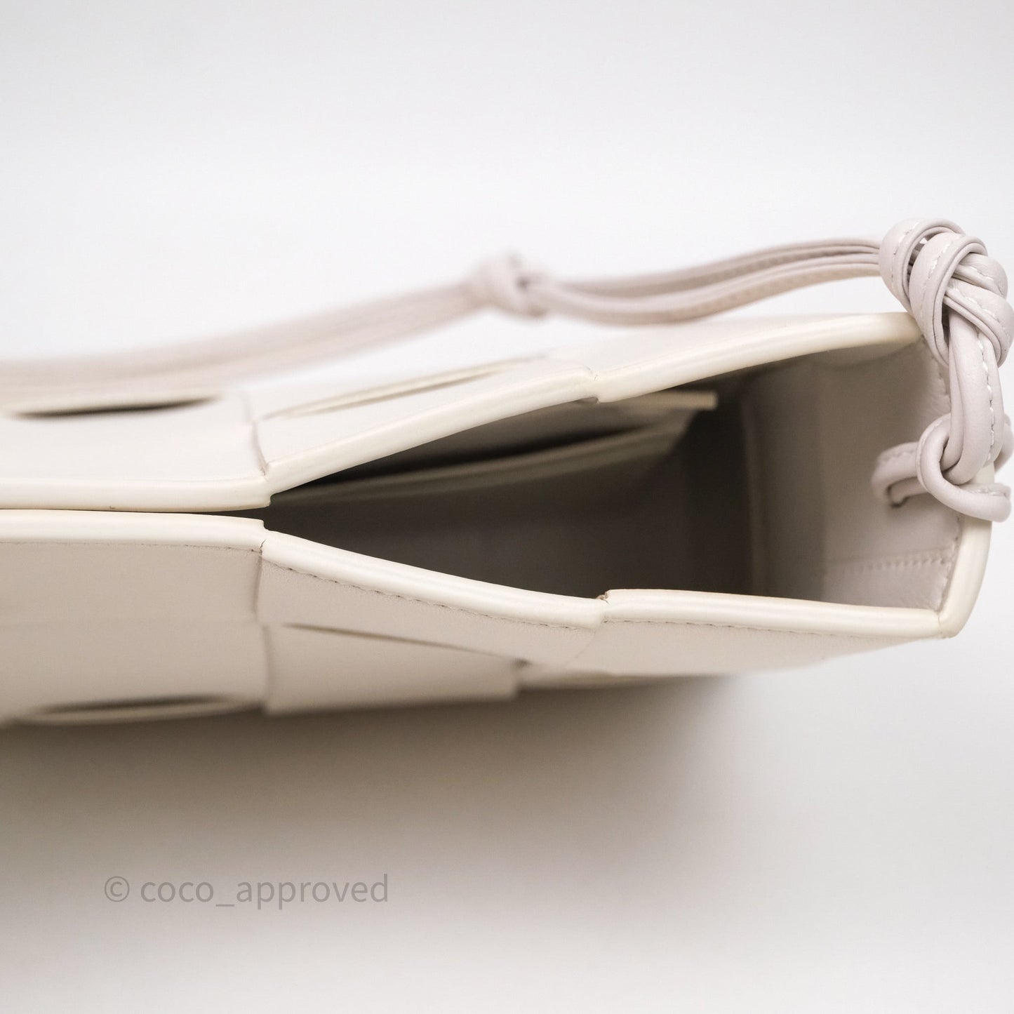 Bottega Veneta Shoulder Bag White Intrecciato Lambskin