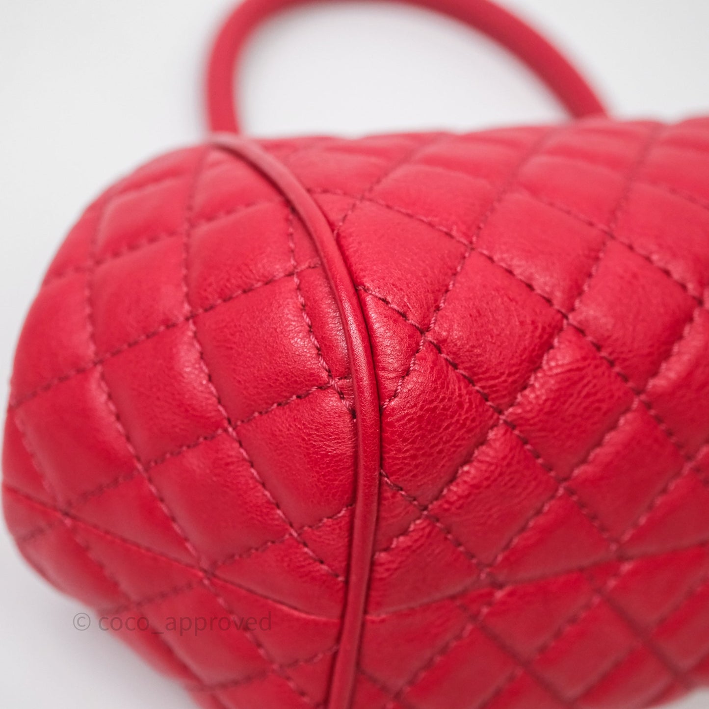 Chanel Quilted Kisslock Handbag With Chain Red Calfskin Gold Hardware