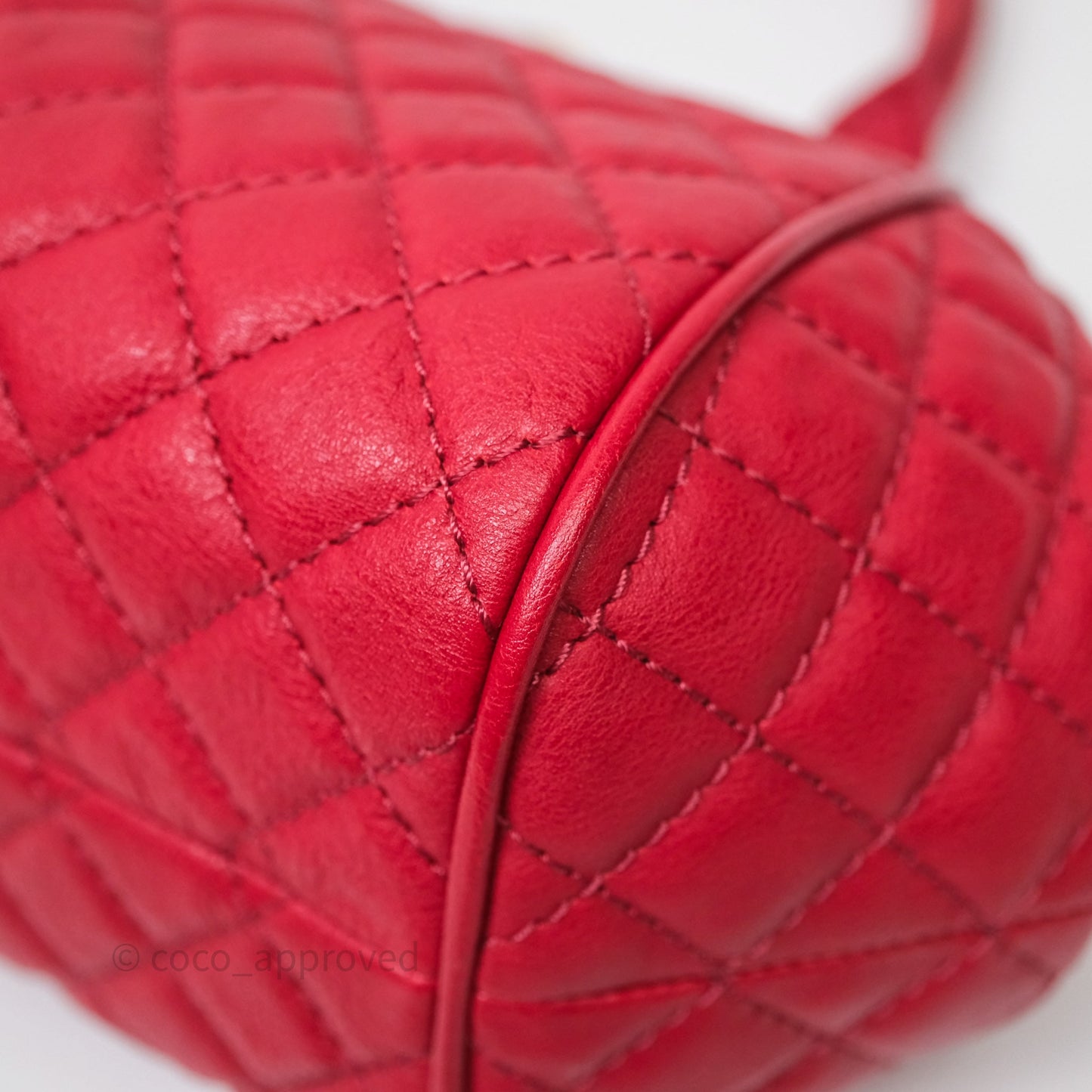Chanel Quilted Kisslock Handbag With Chain Red Calfskin Gold Hardware