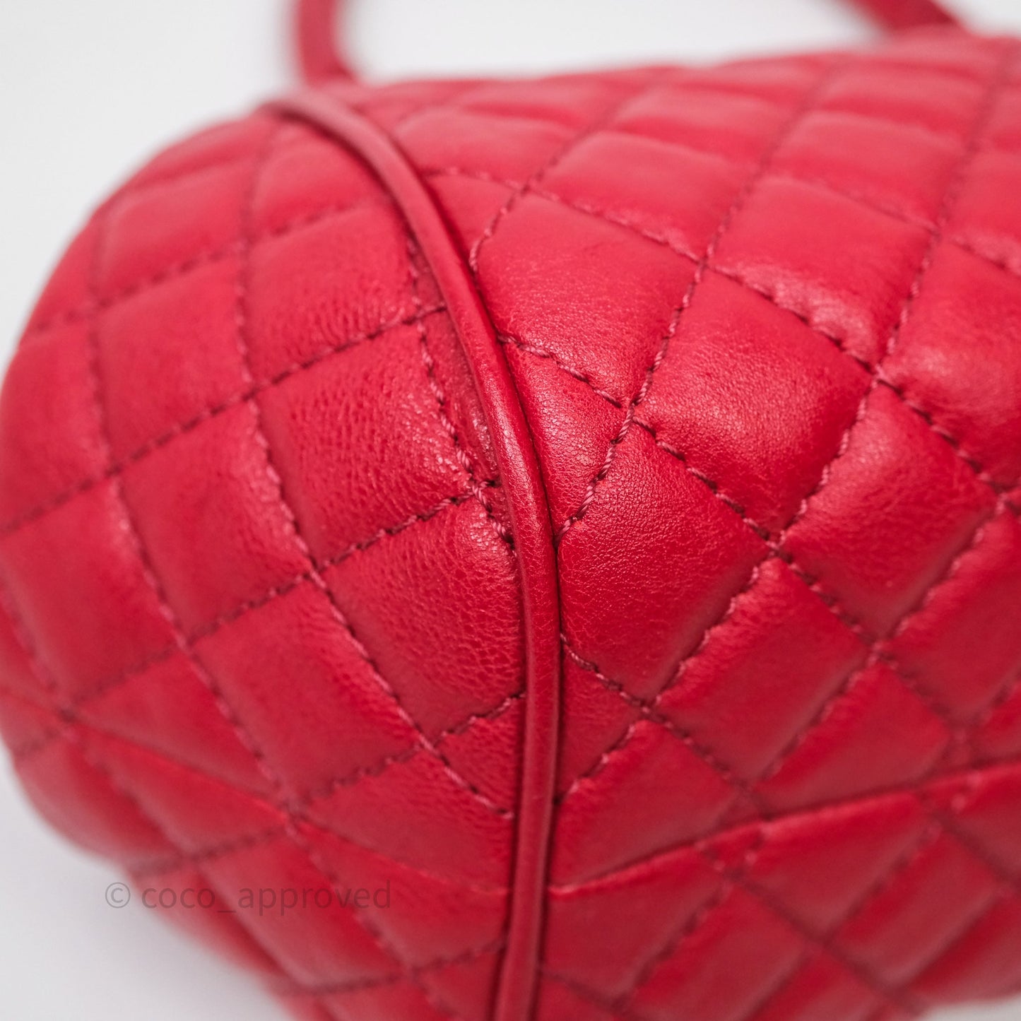 Chanel Quilted Kisslock Handbag With Chain Red Calfskin Gold Hardware