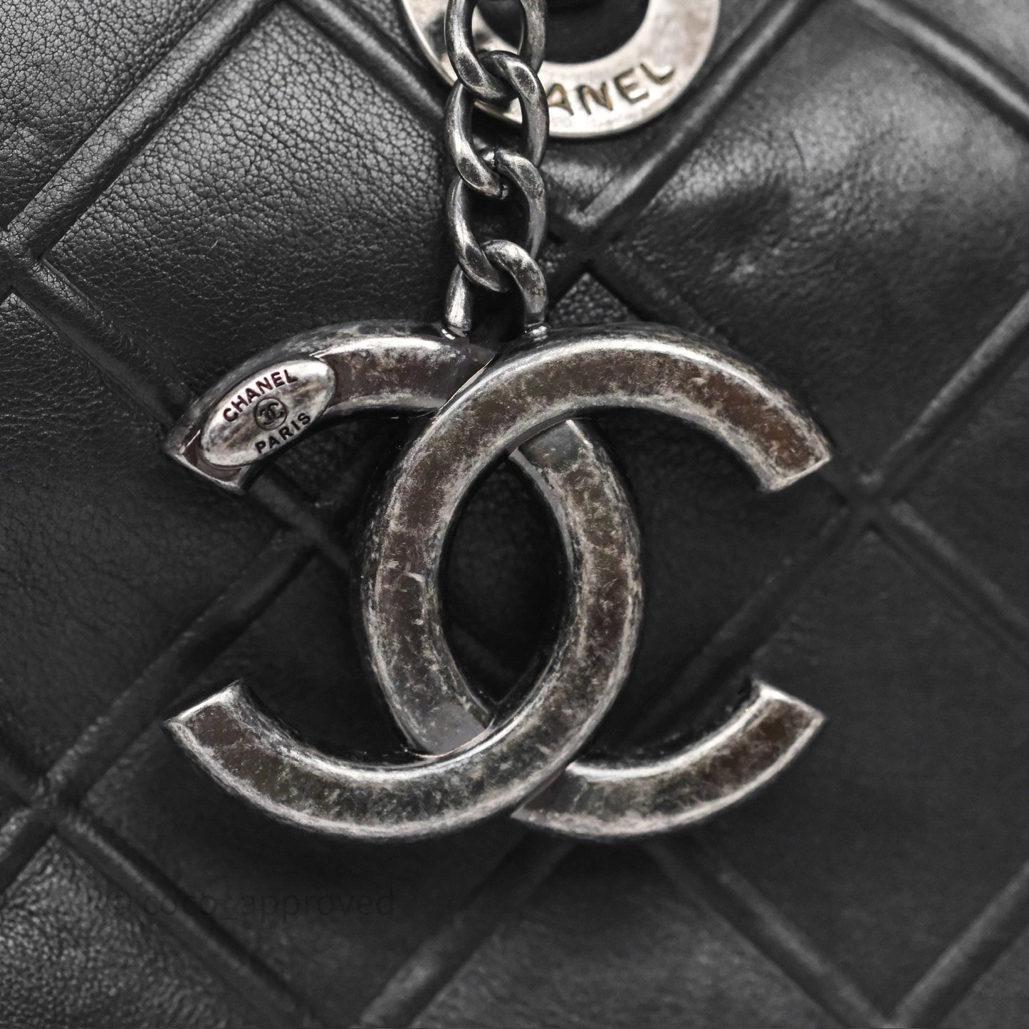 Chanel Small Chic Zip Shopping Tote Black Calfskin Ruthenium Hardware