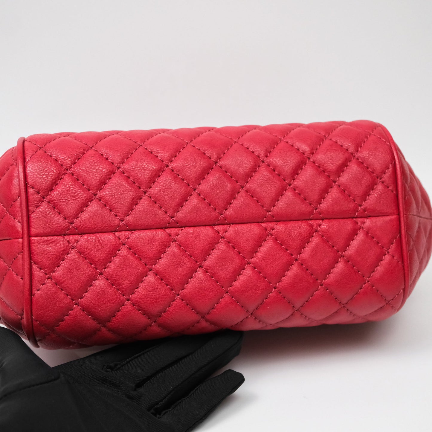 Chanel Quilted Kisslock Handbag With Chain Red Calfskin Gold Hardware