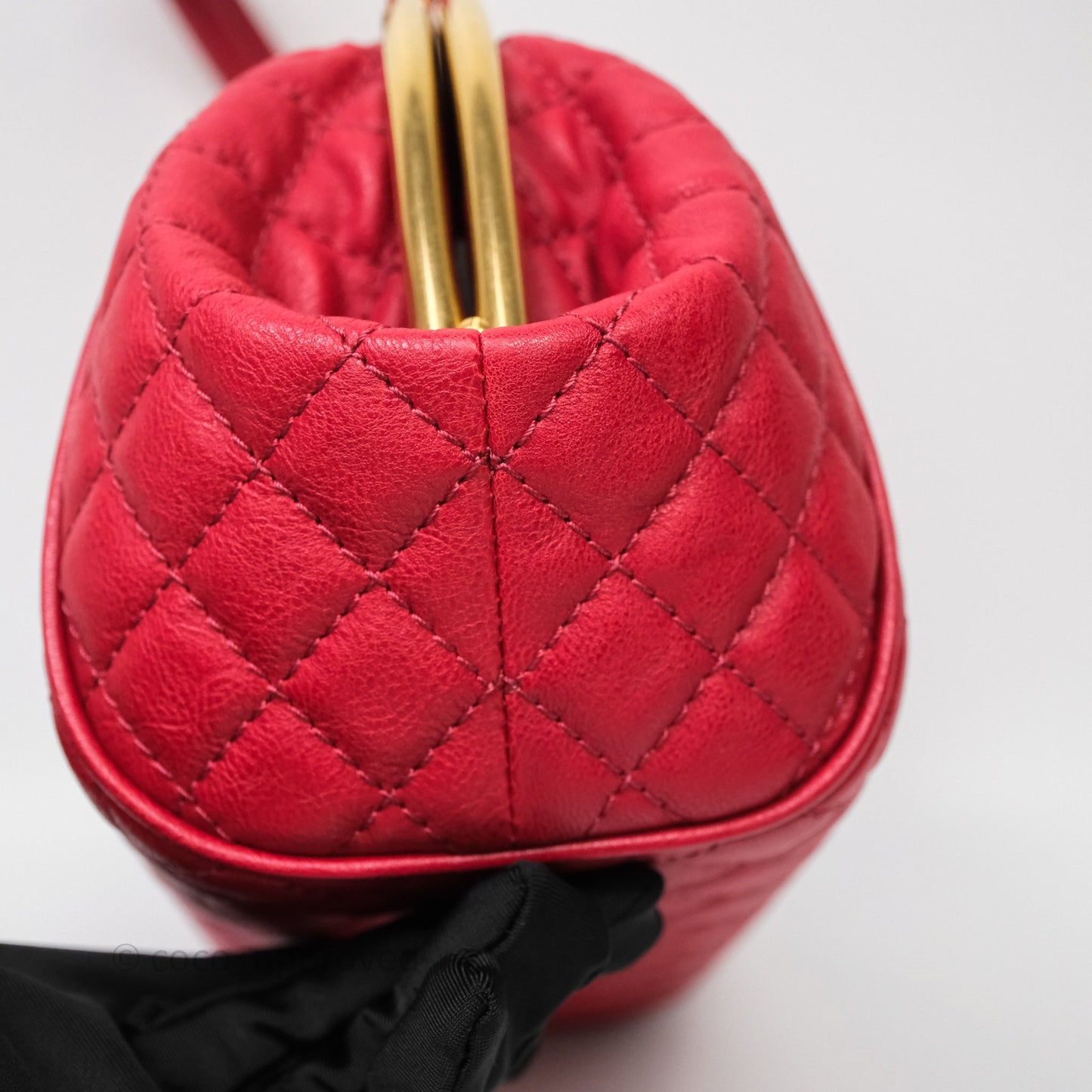 Chanel Quilted Kisslock Handbag With Chain Red Calfskin Gold Hardware