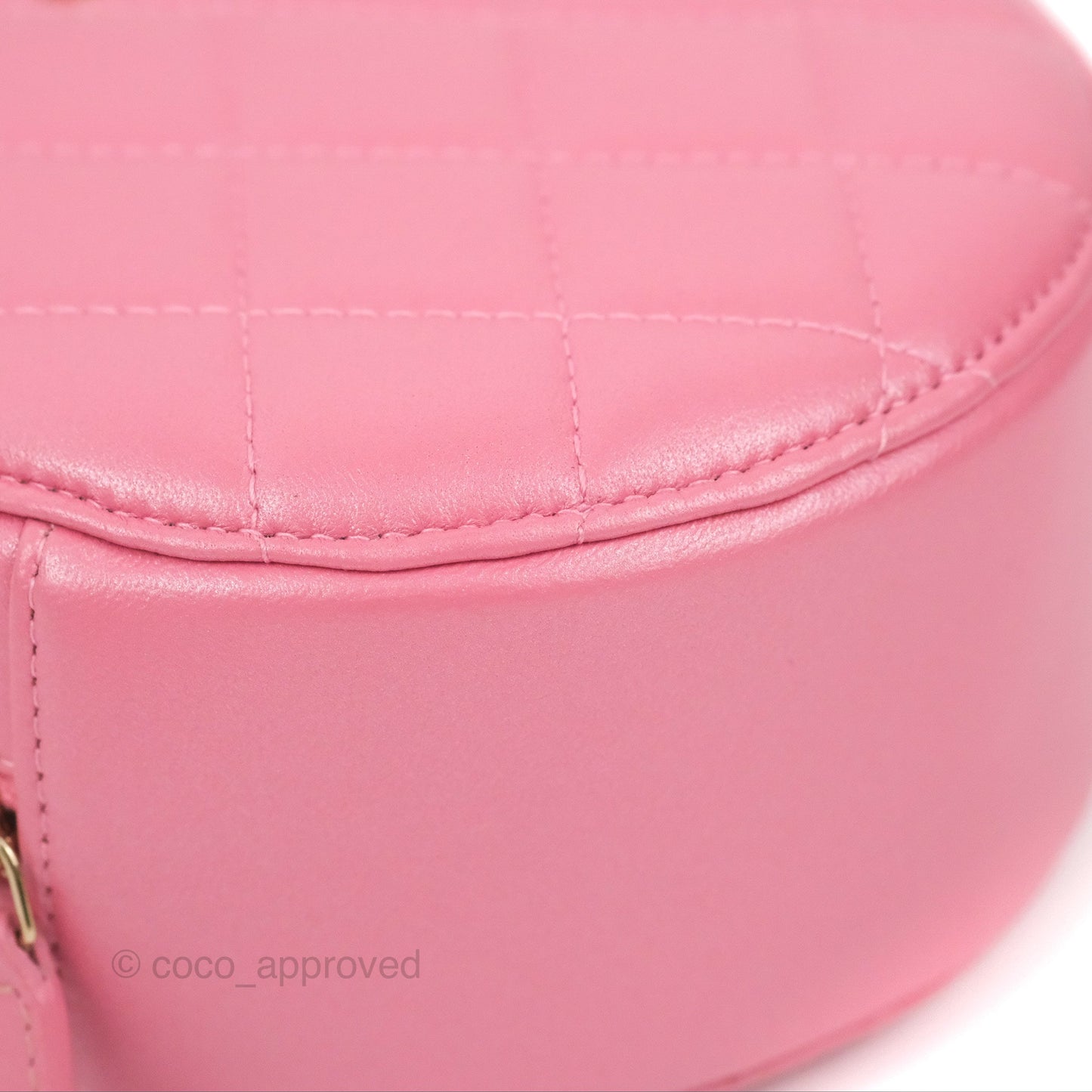 Chanel Quilted Round Clutch With Pearl Chain Iridescent Pink Lambskin Gold Hardware