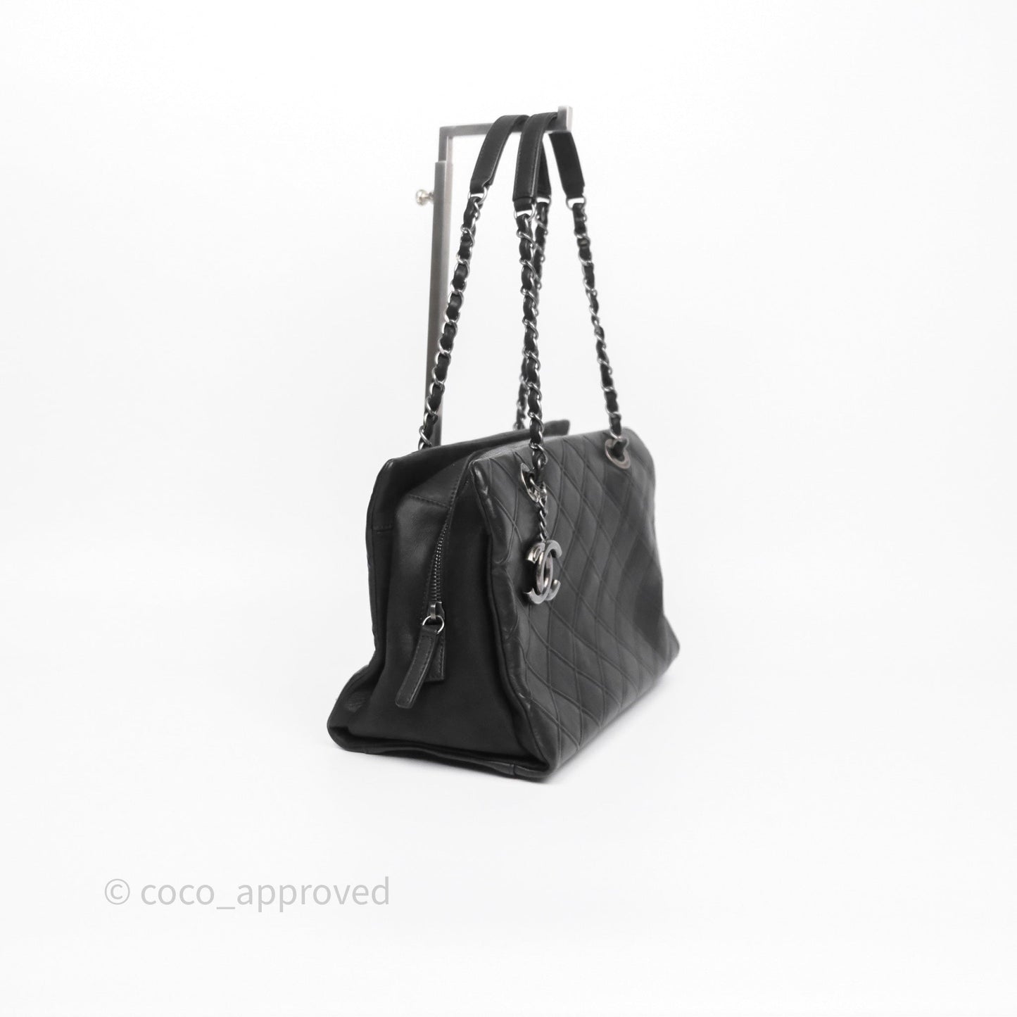 Chanel Small Chic Zip Shopping Tote Black Calfskin Ruthenium Hardware