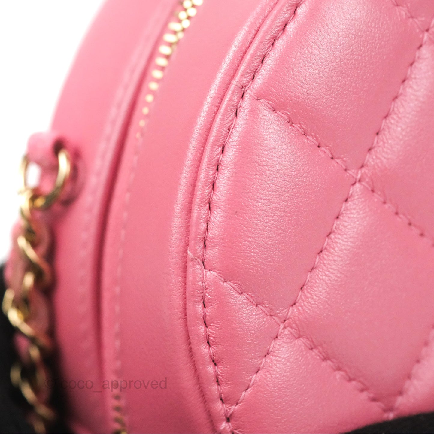 Chanel Quilted Round Clutch With Pearl Chain Iridescent Pink Lambskin Gold Hardware