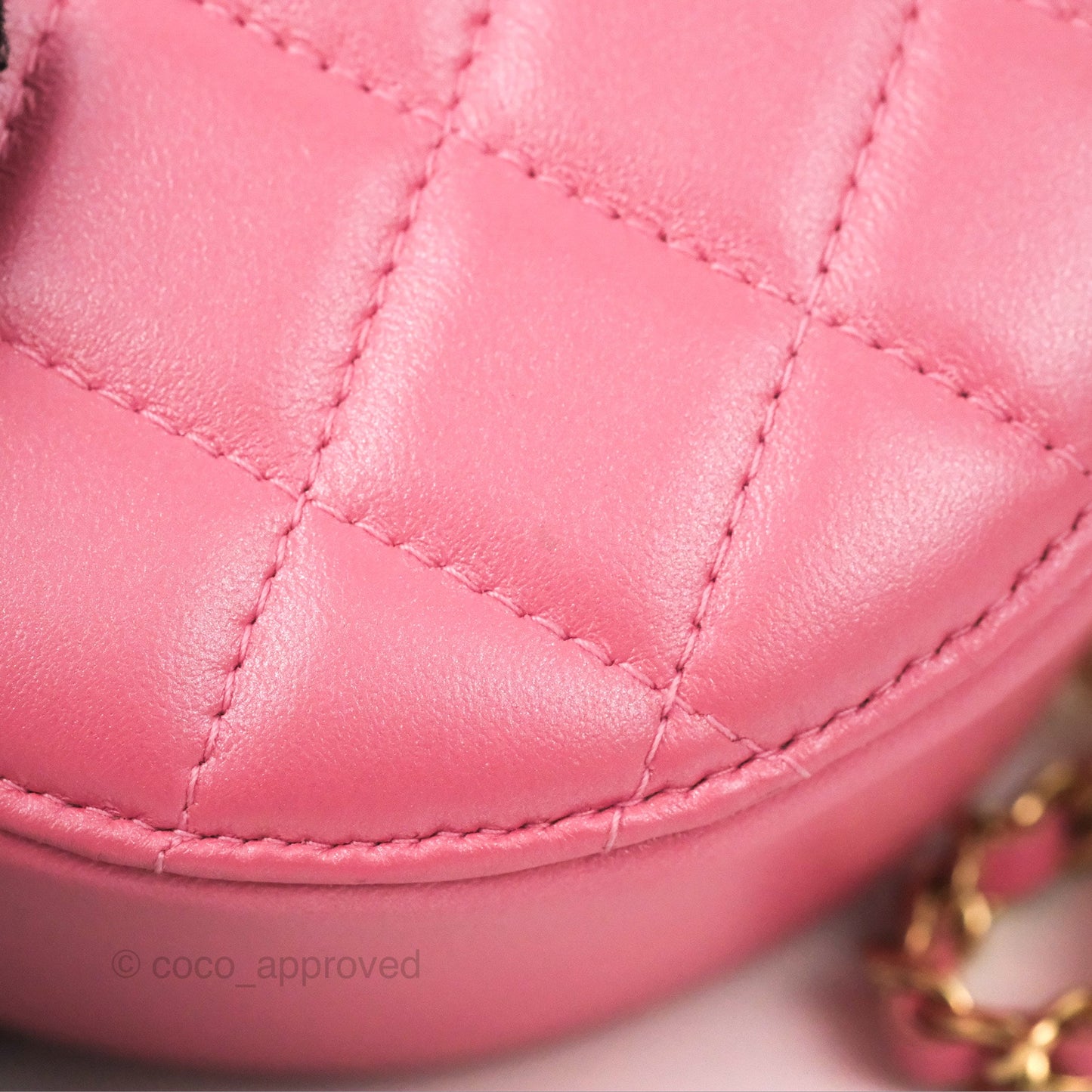 Chanel Quilted Round Clutch With Pearl Chain Iridescent Pink Lambskin Gold Hardware