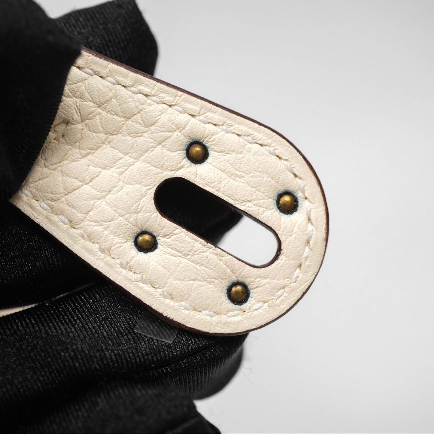 Hermès Lindy 26 Nata I2 Clemence Gold Hardware