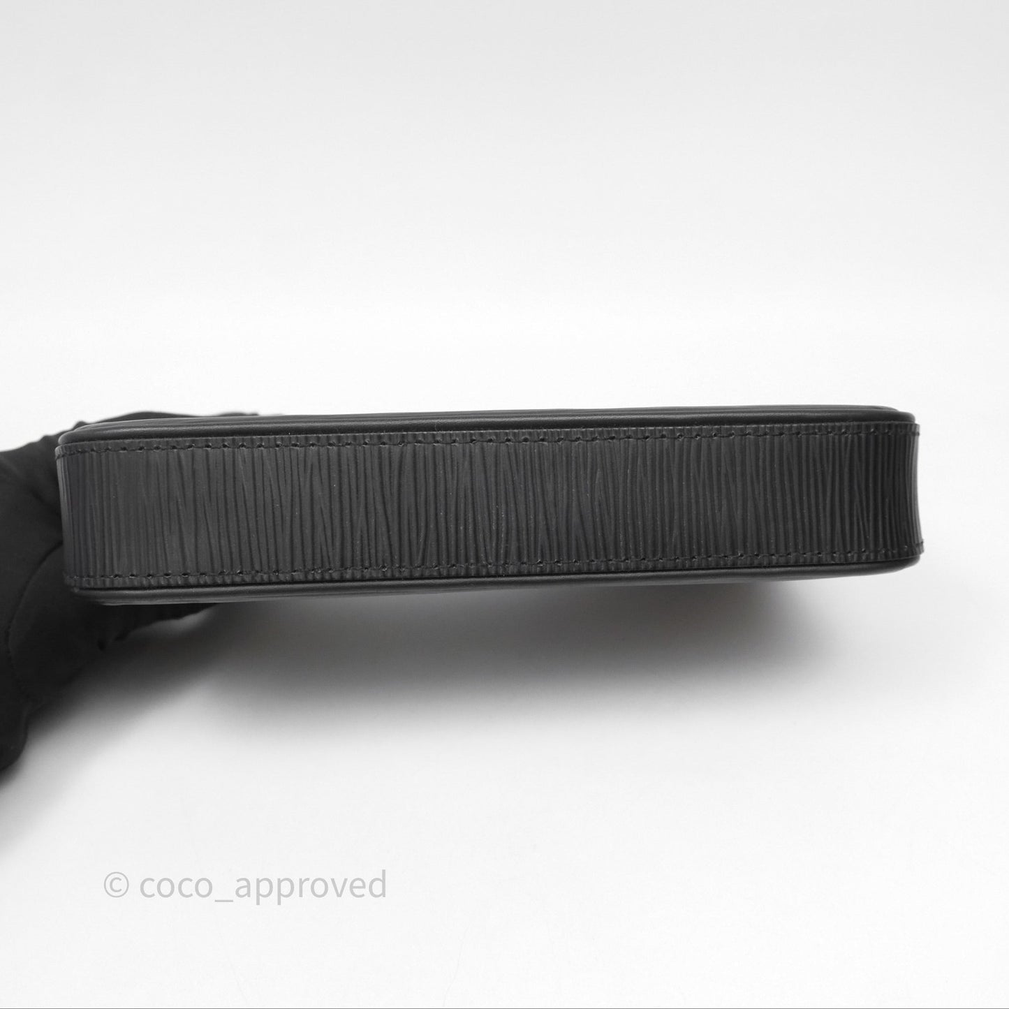 Louis Vuitton Epi Easy Pouch On Strap Black