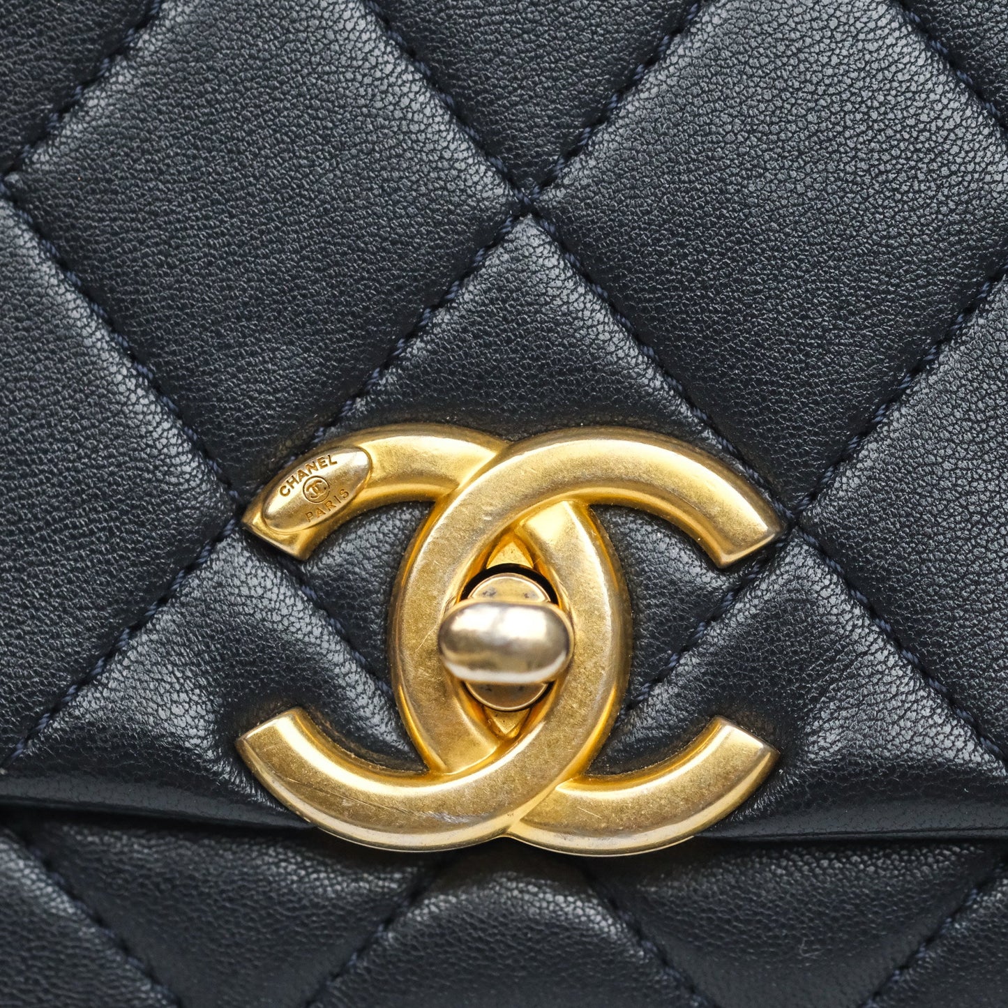Chanel Quilted Entwined Chain Bag Navy Lambskin Aged Gold Hardware 21P