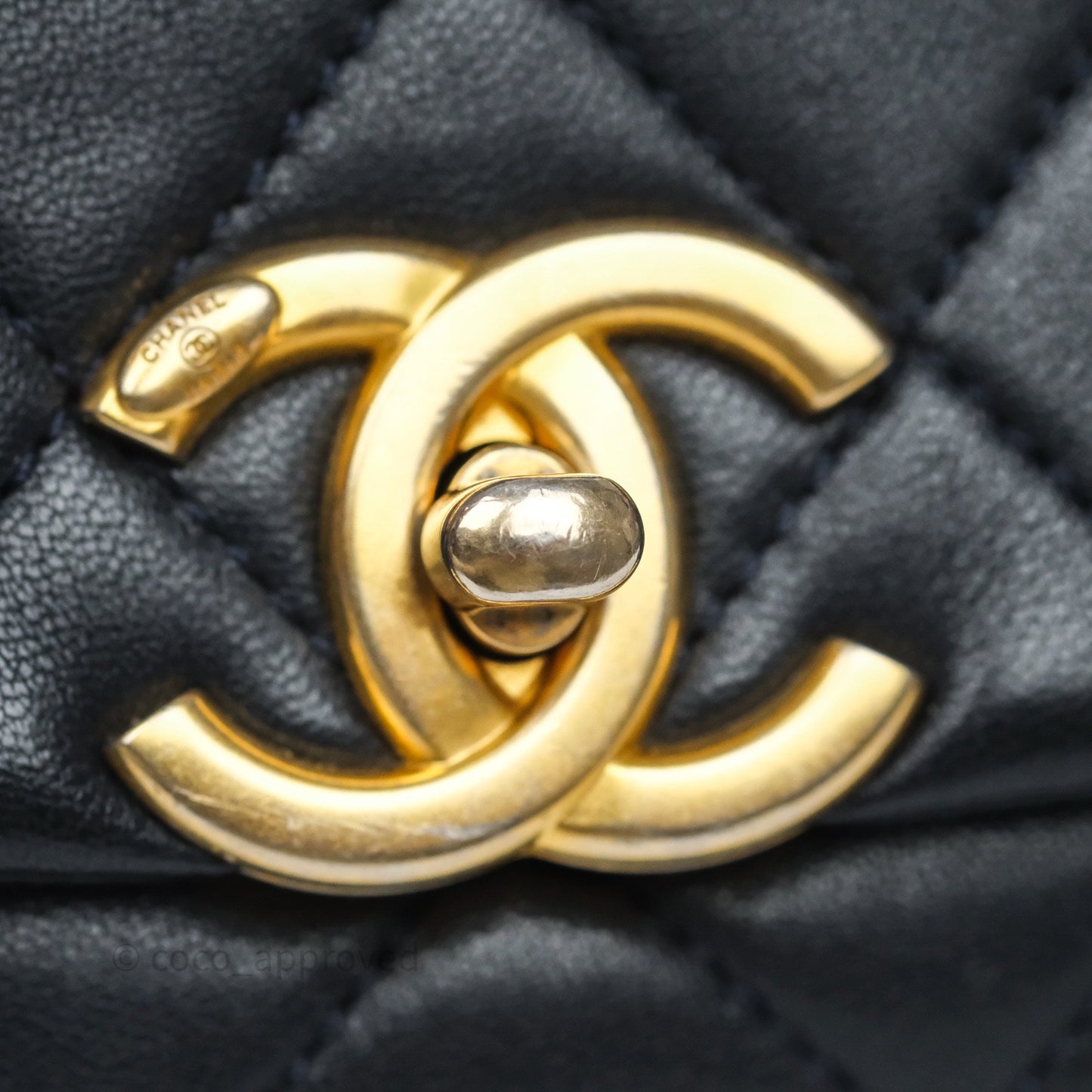 Chanel Quilted Entwined Chain Bag Navy Lambskin Aged Gold Hardware 21P