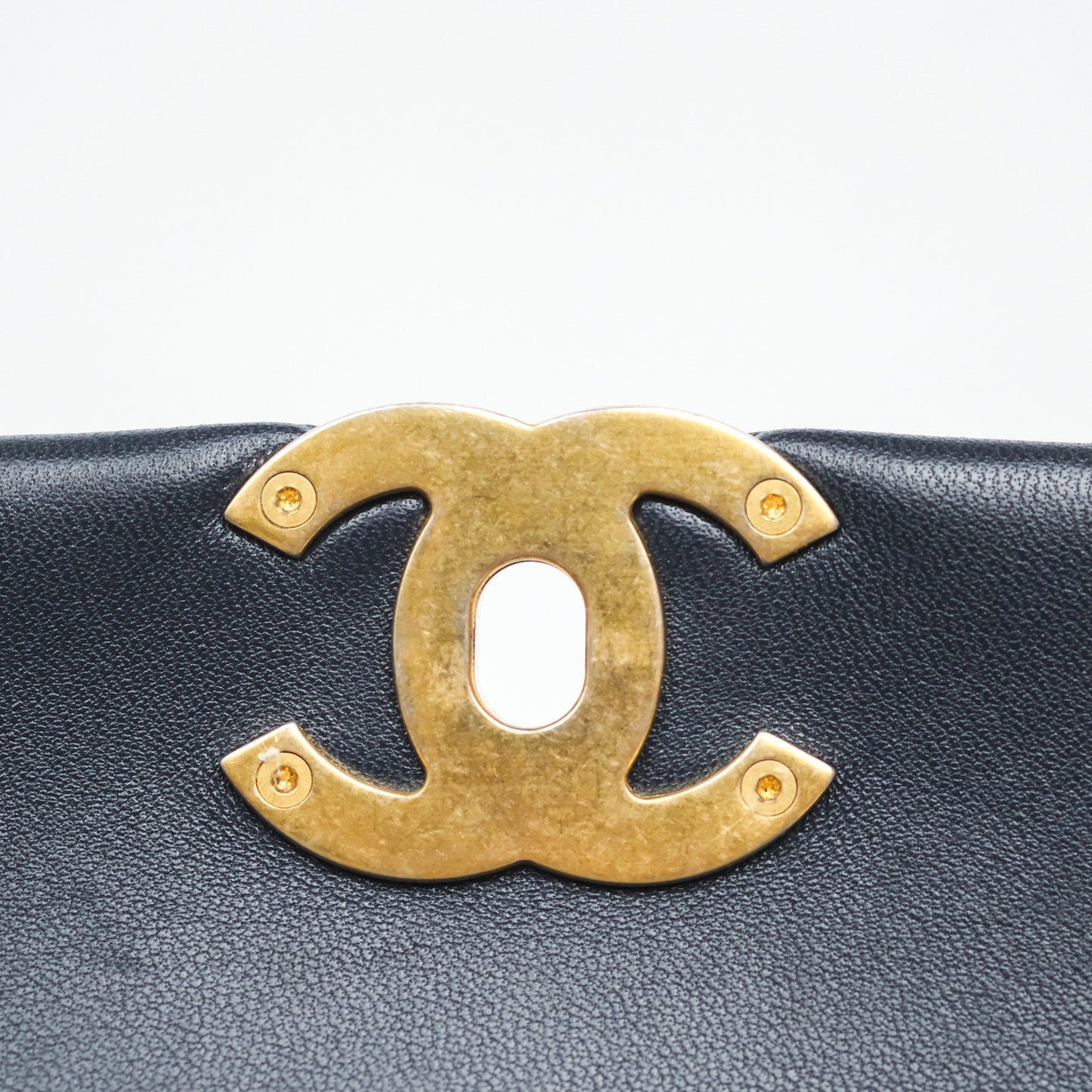 Chanel Quilted Entwined Chain Bag Navy Lambskin Aged Gold Hardware 21P