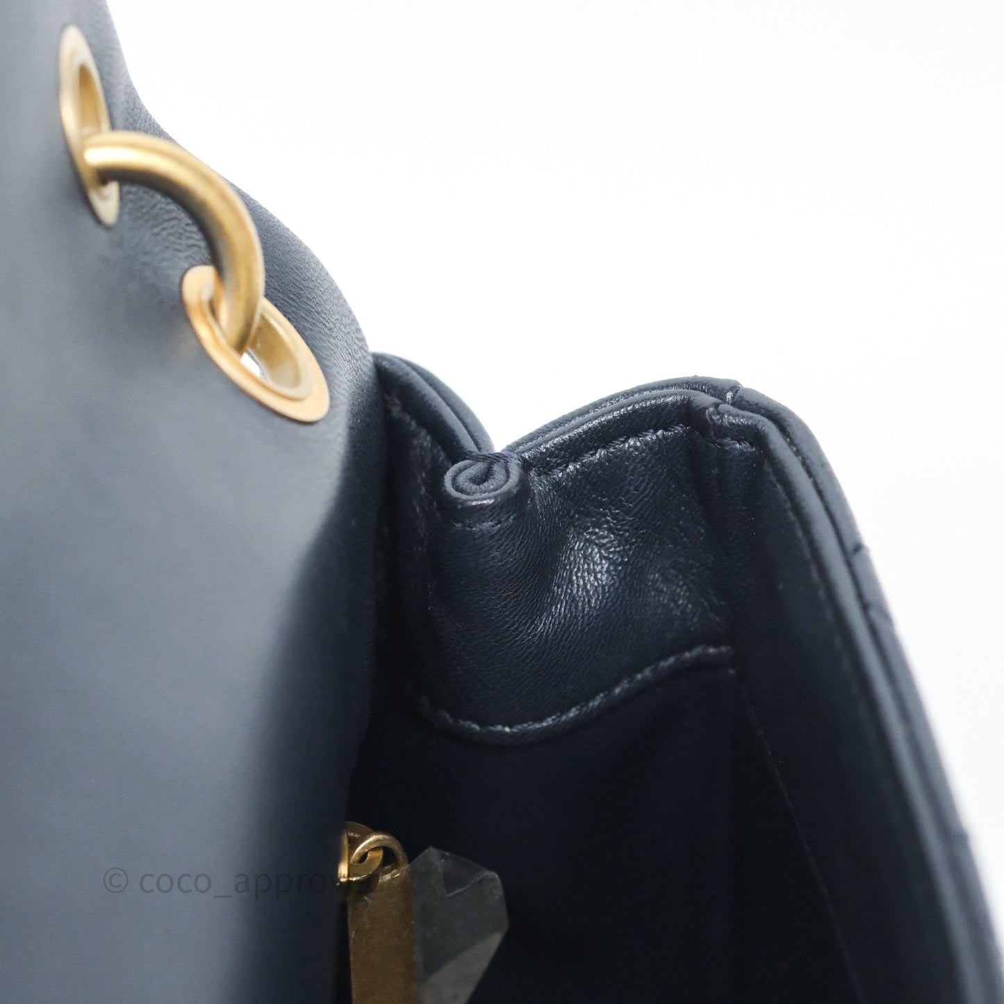 Chanel Quilted Entwined Chain Bag Navy Lambskin Aged Gold Hardware 21P